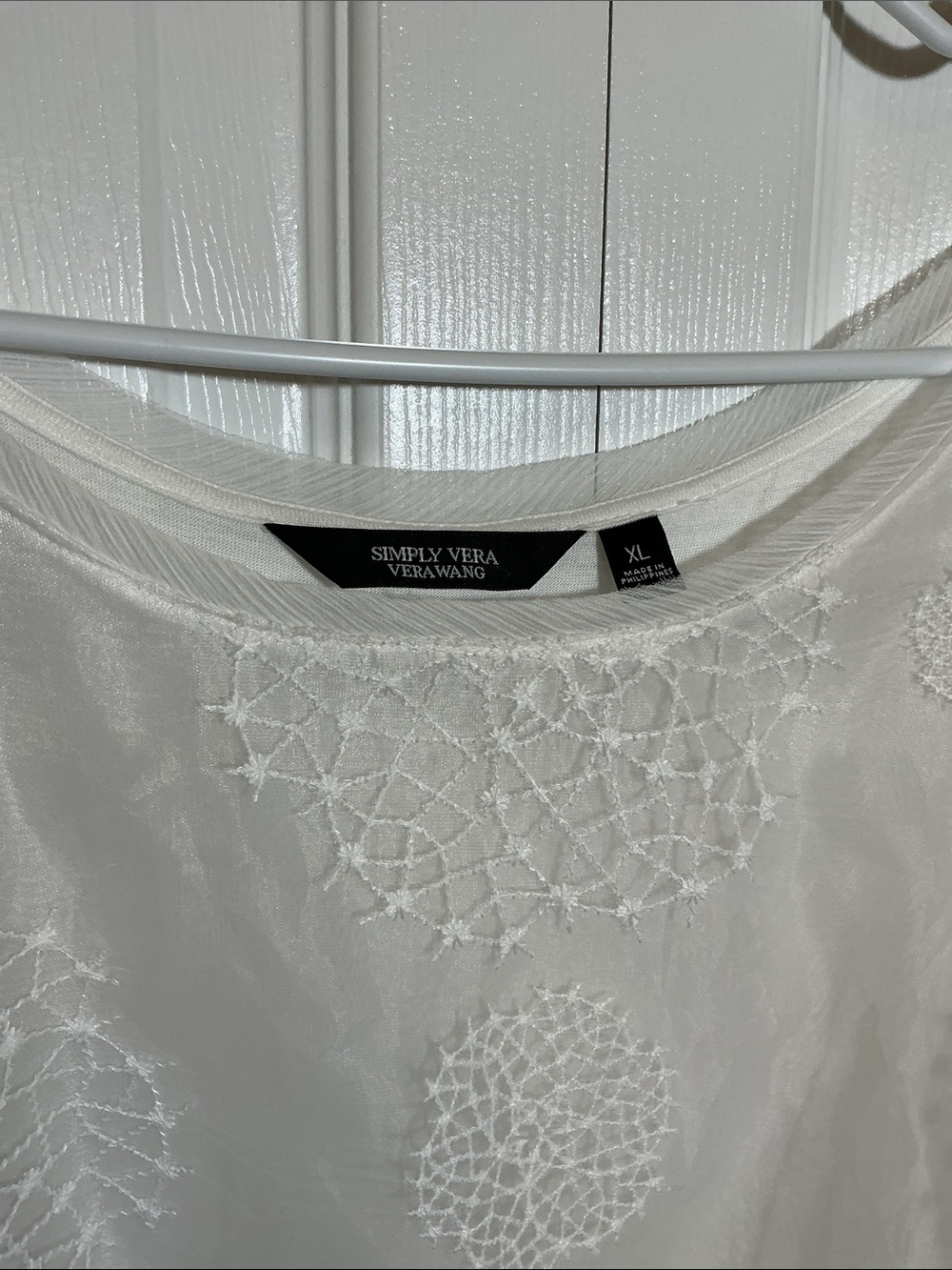 Simply Vera White Sleeveless Embroidered Tank - Picture 4 of 7